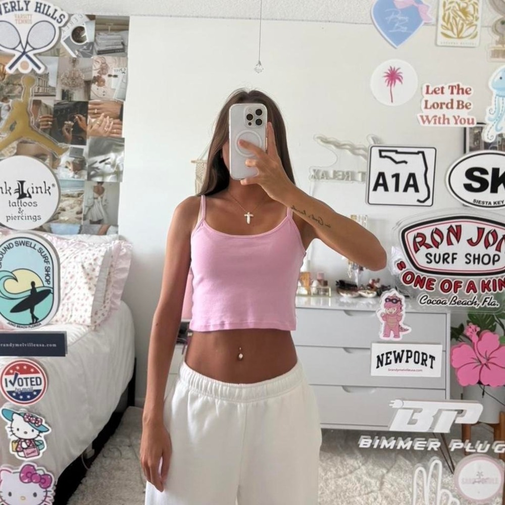 Bubblegum pink Brandy Melville‎ cropped tank top - Picture 3 of 7